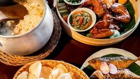 Di restoran Bumi Aki Ciloto, ada menu nasi timbel komplet berbagai lauk khas Sunda dan lalapan. Nasi liwetnya masih dalam dandang seperti menu makan siang @wonghuga ini. Foto: Instagram/Istimewa