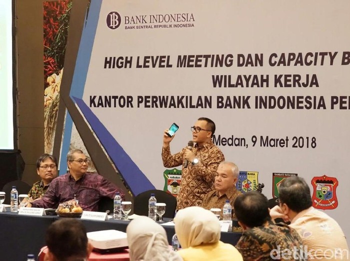 Di Medan, Bupati Anas Berbagi Inovasi Pengembangan Daerah