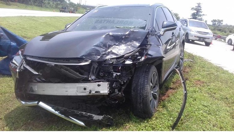 Ingat, Resiko Tabrakan Beruntun Lebih Besar saat di Tol Foto: Dok Instagram Hotman Paris Ingat, Resiko Tabrakan Beruntun Lebih Besar saat di Tol Foto: Dok Instagram Hotman Paris