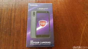 Oleh Evercoss U50A Max diciptakan untuk menyasar segmen kelas menengah ke bawah. Meski begitu, ponsel ini diklaim punya spesifikasi yang cukup gahar. Foto: Muhammad Alif Goenawan/detikINET