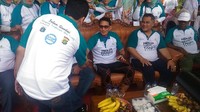 Foto: Sandiaga berganti kaos warna putih dan biru dan mengikuti acara bertema Mengenal Lingkungan Alam Condet ini. Fotografer: Samsdhuha Wildansyah/detikcom