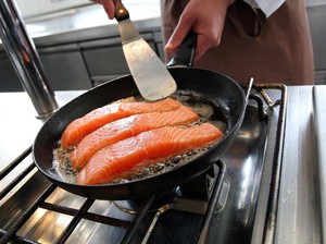 Resto Cepat Saji dengan Menu Serba Salmon Segera Berekspansi di China