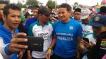 Potret Sandiaga Jalan Santai Mengenal Alam Condet