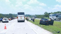 Nahas beberapa anggota pencinta mobil super asal Italia ini mengalami kecelakaan di jalan bebas hambatan Cipali.Foto: dok. Lamborghini