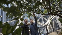 Sebelah kiri adalah Ron Gagliardo, manajer senior manager jasa holtikultura Amazon.com dan sebelah kanan adalah John Schoettler, wakil presiden gedung dan fasilitas Amazon.com. Foto: Dok. Fortune.
