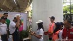 Foto: Anies Ikut Ngecat Mural di JLNT Antasari