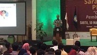 Anies mengaku senang bisa kembali menginjakkan kaki di gedung yang pernah menjadi kantornya tersebut. Saya pertama kali ini kembali ke sini. Senang sekali, kata Anies.