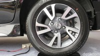 Makin sporty lagi setelah diberikannya pelek alloy 16 inci. Foto: Ruly Kurniawan
