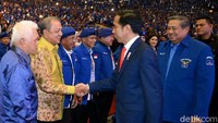 Tak hanya kader Demokrat, Jokowi juga menyapa mantan menteri era SBY, Kabinet Indonesia Bersatu. Di antaranya mantan Menko Perekonomian Hatta Rajasa. (Foto: Kris-Biro Pers Setpres/detikcom)