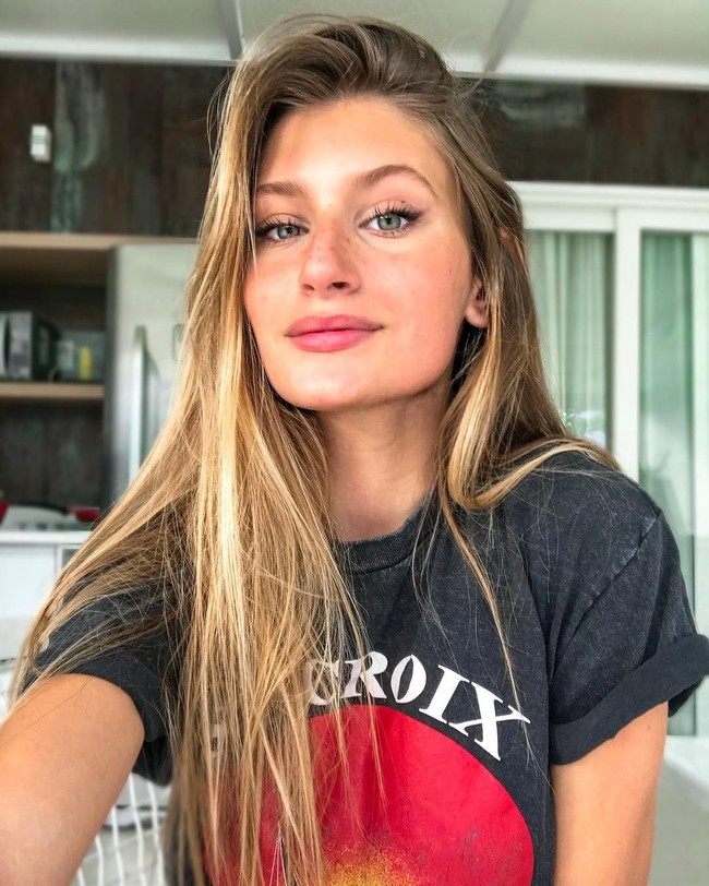 Seperti Gisele, Paula memiliki kulit kecoklatan yang eksotis. Foto: dok. Instagram