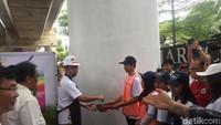 Tiang yang akan dicat mural sudah lebih dahulu dicat warna putih
