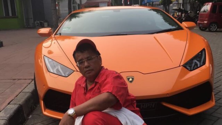 Hotman Paris dan mobil Lamborghini Foto: (Dok Instagram Hotman Paris). Hotman Paris dan mobil Lamborghini Foto: (Dok Instagram Hotman Paris).