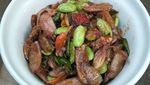 Makan Siang Apa? Gimana Kalau Pakai 10  Tumis Cumi Asin Pedas Ini!