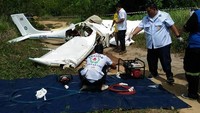 Penyebab jatuhnya pesawat ini masih diselidiki lebih lanjut. Foto: The Bangkok Post/Photo by VR Fa Phuket rescue team via Achadtaya Chuenniran