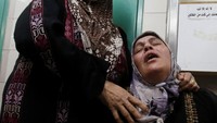 Mohammed al-Jabari menghumbuskan napas terakhirnya setelah dilarikan ke rumah sakit. REUTERS/Mussa Qawasma.