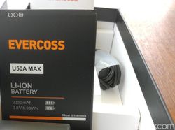 Unboxing Ponsel Empat Kamera Murah dari Evercoss