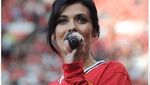 Artis Cantik Fans Manchester United dan Liverpool, Siapa Menang?