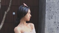 Ia tak malu berpose memgenakan pakaian minim. Foto: Instagram Anya Geraldine