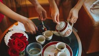 Secangkir teh hangat akan menemani Anda berbincang bersama teman dan keluarga. Restoran ini juga sangat Instagrammable lho! Foto: Istimewa