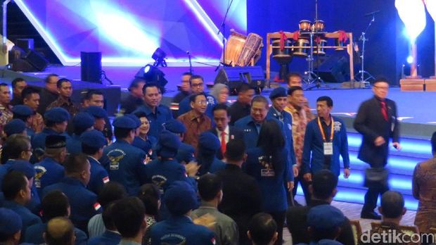 Jokowi dan SBY di Rapimnas Demokrat / 