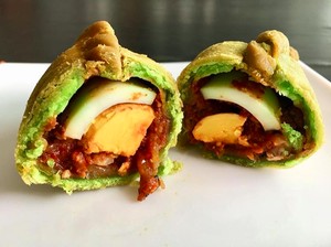 Wow! Curry Puff Nasi Lemak Ini Berisi Ikan Bilih, Telur Rebus hingga Sambal!
