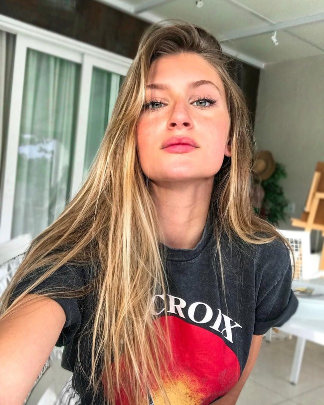 Karena kemiripannya dengan Gisele, Paula pun memiliki 258 followers. Oleh netizen, Paula selalu disamakan dengan Gisele hingga disebut seperti saudari kembar.  Foto: dok. Instagram
