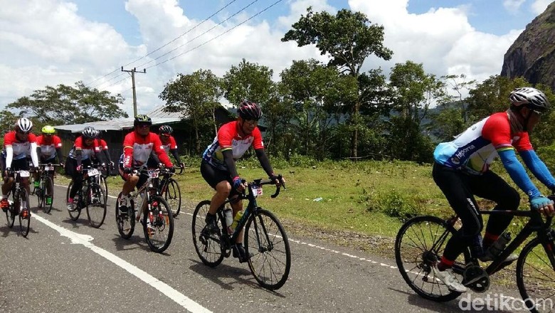 Ratusan Pesepeda Ikuti Makassar International Granfondo 2018 Ratusan Pesepeda Ikuti Makassar International Granfondo 2018