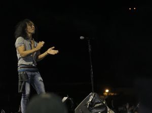 Riuh Penonton Sambut Slank, Sang Raja Panggung
