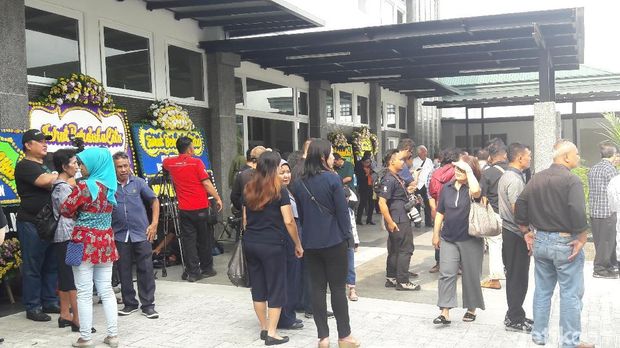 Rumah duka pendiri Matahari Hari Darmawan / 