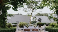 Selain meu makanannya yang beragam, serta dekorasinya yang indah, suasana romantis dan sejuk membuat restoran ini menjadi pilihan yang favorit untuk menggelar pernikahan. Foto: Istimewa