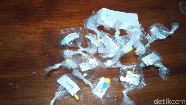 Obat-obatan untuk pasien di panti Jalma Sehat