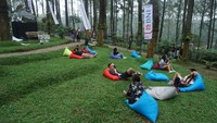 Pengunjung dimanjakan dengan beberapa camping side yang dapat digunakan untuk duduk santai dan beberapa spot menarik untuk berfoto. Foto: Veynindia Esaloni Pardede