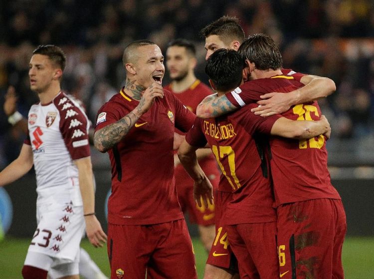 Foto: Serigala Roma Terkam Si Banteng