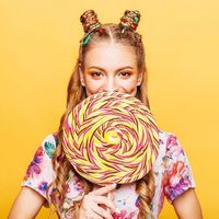 Pencinta Permen Wajib Datang ke Candytopia Karena Bisa Renang di Kolam Marshmallow