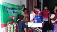 Yayasan HATI Indonesia yang pertama kali menemukan keluarga tersebut memberikan bantuan dari para donatur berbentuk sepeda dengan perlengkapan untuk jualan minuman keliling. Foto: Frieda Isyana/detikHealth