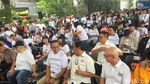 Foto: Anies Ikut Ngecat Mural di JLNT Antasari