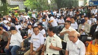 “Alhamdulillah rencana yang sudah dirancang sejak awal kami bertugas di Jakarta, salah satu rencananya adalah menjadikan tiang-tiang beton yang sekarang ini semata-mata sebagai tiang beton diubah menjadi kanvas lukis bagi siswa-siswa SMA,” kata Anies di bawah JLNT Antasari, Jakarta Selatan, Sabtu (10/3/2018).