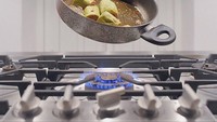 Hal-hal yang berada di dapur, sebenarnya memiliki kehidupannya sendiri, tutur Mattuci ketika ditanya dari mana inspirasinya berasal. Foto: Instagram @kitchensuspension