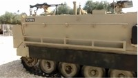 Tank M113 APC dibuat oleh BAE Systems Inggris dan semula oleh United Defense Industres. Propeler alias baling-balingnya mampu mendorong kendaraan ini di air dengan kecepatan maksimum 5,8 km/jam. (Screenshot Youtube Tiltuli)