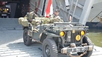 Pada masa Perang Dunia Kedua, Kapal Teluk Amboina 503 ini mengangkut material tempur tentara Amerika, salah satunya Jeep Willys ini.