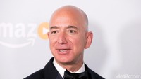 Jeff Bezos merupakan pendiri dari retail online Amazon, Jeff baru saja ditetapkan sebagai orang terkaya di dunia dengan memiliki total harta kekayaan yang mencapai Rp 1500 triliun Gabriel Olsen/FilmMagic.