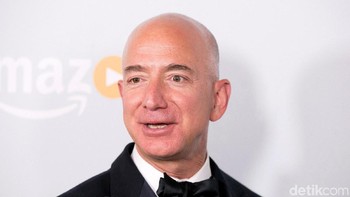 Maka, penghasilan tahunan Bezos itu kurang lebih sama dengan 14 kalinya APBD-P DKI Jakarta 2018 yang baru disahkan, yakni 83,2 triliun per akhir September kemarin. Foto: Istimewa
