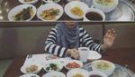 Yuk, Intip Keseruan Rina Nose Saat Ngeliwet dan Makan Nasi Padang