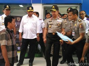 Menhub dan Kapolri Cek Pembuatan SIM A Taksi Online di Polresta Yogya