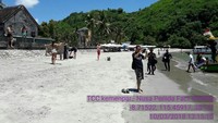 Turis-turis yang berada di sekitar pantai Nusa Penida (dok Kemenpar)