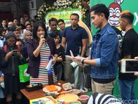Kolaborasi Bersama, Gibran dan Kaesang Luncurkan Sang Choconuts dan Pokki Markobar