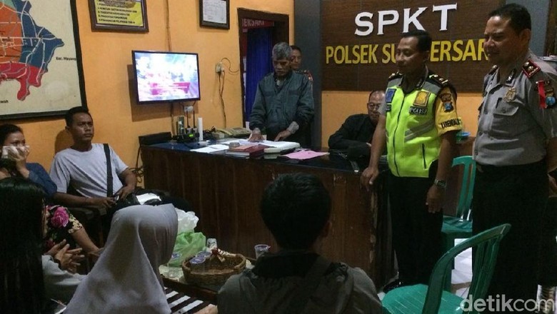 Razia Kos, Petugas Gabungan Pergoki Sepasang Kekasih Tanpa Busana Razia Kos, Petugas Gabungan Pergoki Sepasang Kekasih Tanpa Busana