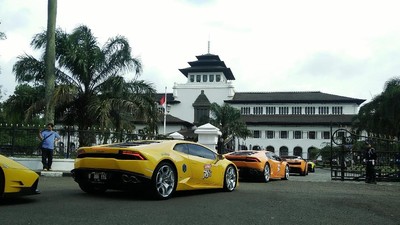 Banteng Italia di Gedung Sate