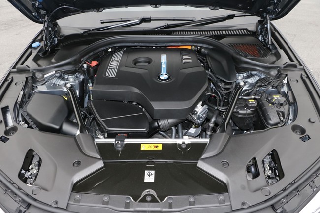 BMW 530e M Sport, Mobil Sporty, Mewah, dan Ramah Lingkungan