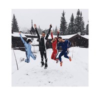 Katharina hobi main ski. Ski menjadi hobi keluarga Andresen sejak nenek moyang.  Foto: dok. Instagram